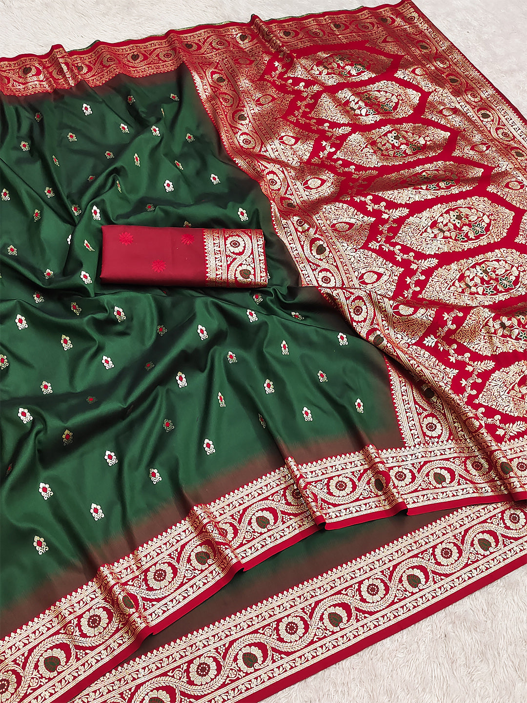 Women's Banarasi Silk Saree With Unstitched Blouse Piece