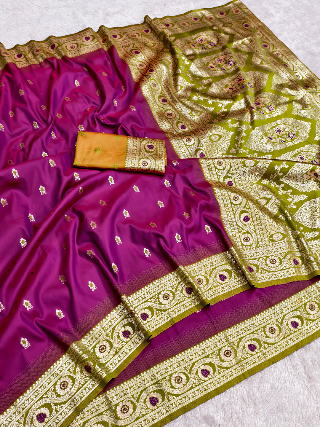 Women's Banarasi Silk Saree With Unstitched Blouse Piece