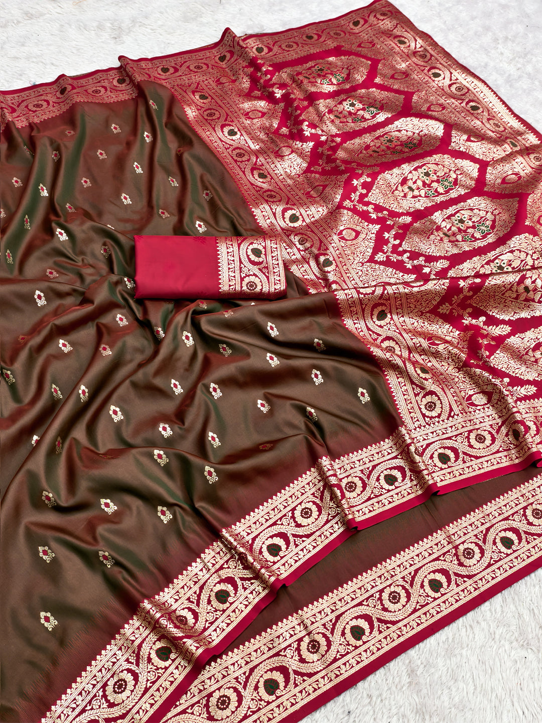 Women's Banarasi Silk Saree With Unstitched Blouse Piece
