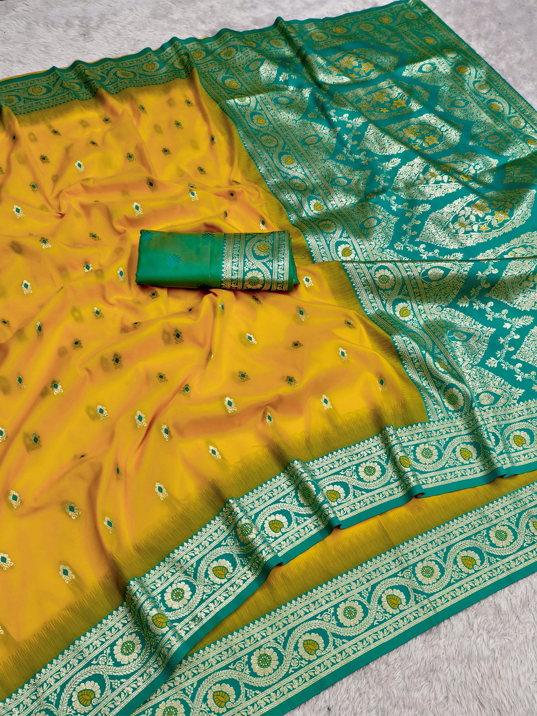 Women's Banarasi Silk Saree With Unstitched Blouse Piece