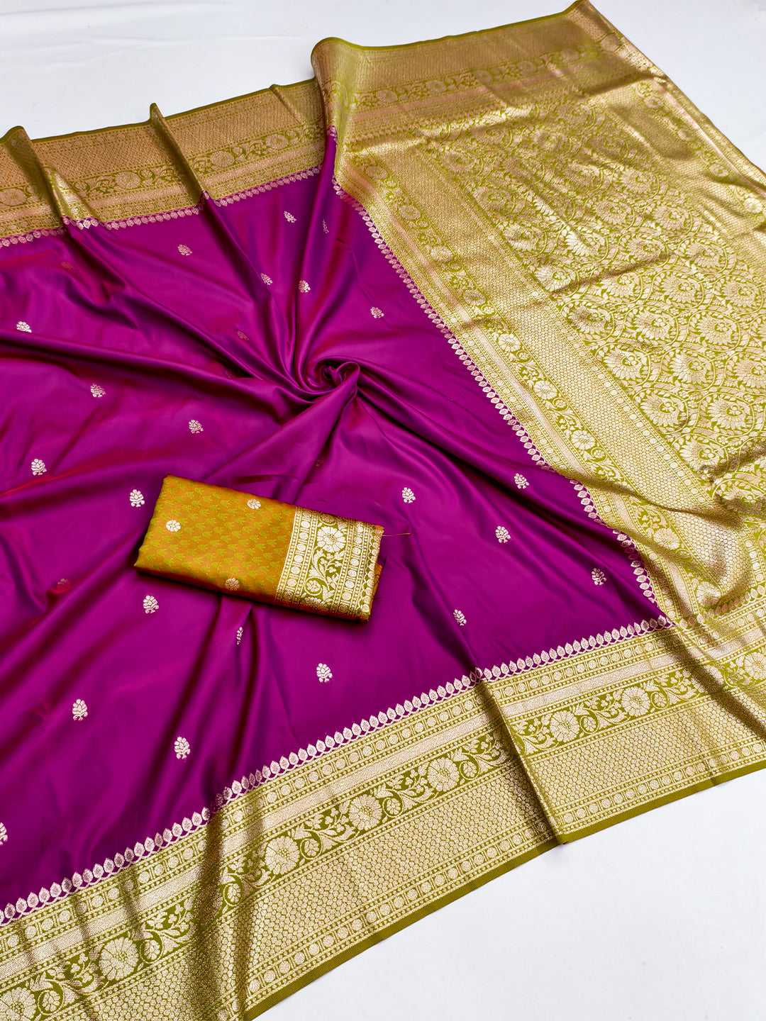 Women's Banarasi Silk Saree With Unstitched Blouse Piece