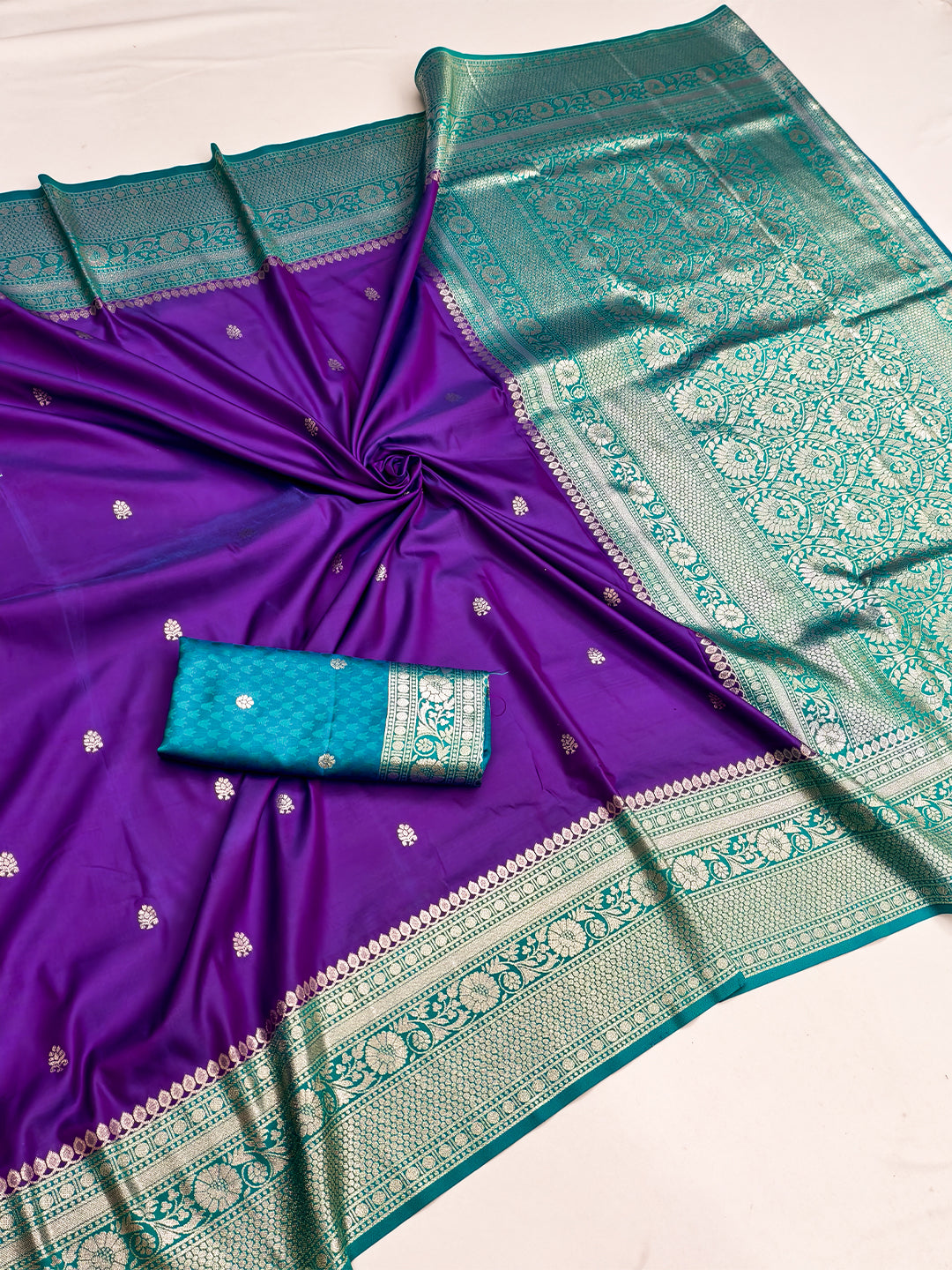 Women's Banarasi Silk Saree With Unstitched Blouse Piece