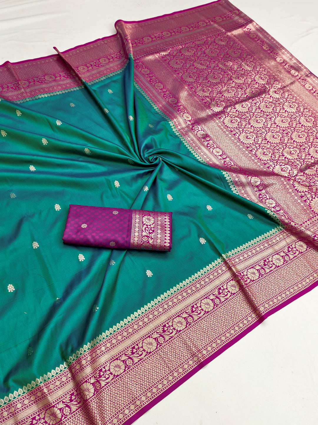 Women's Banarasi Silk Saree With Unstitched Blouse Piece