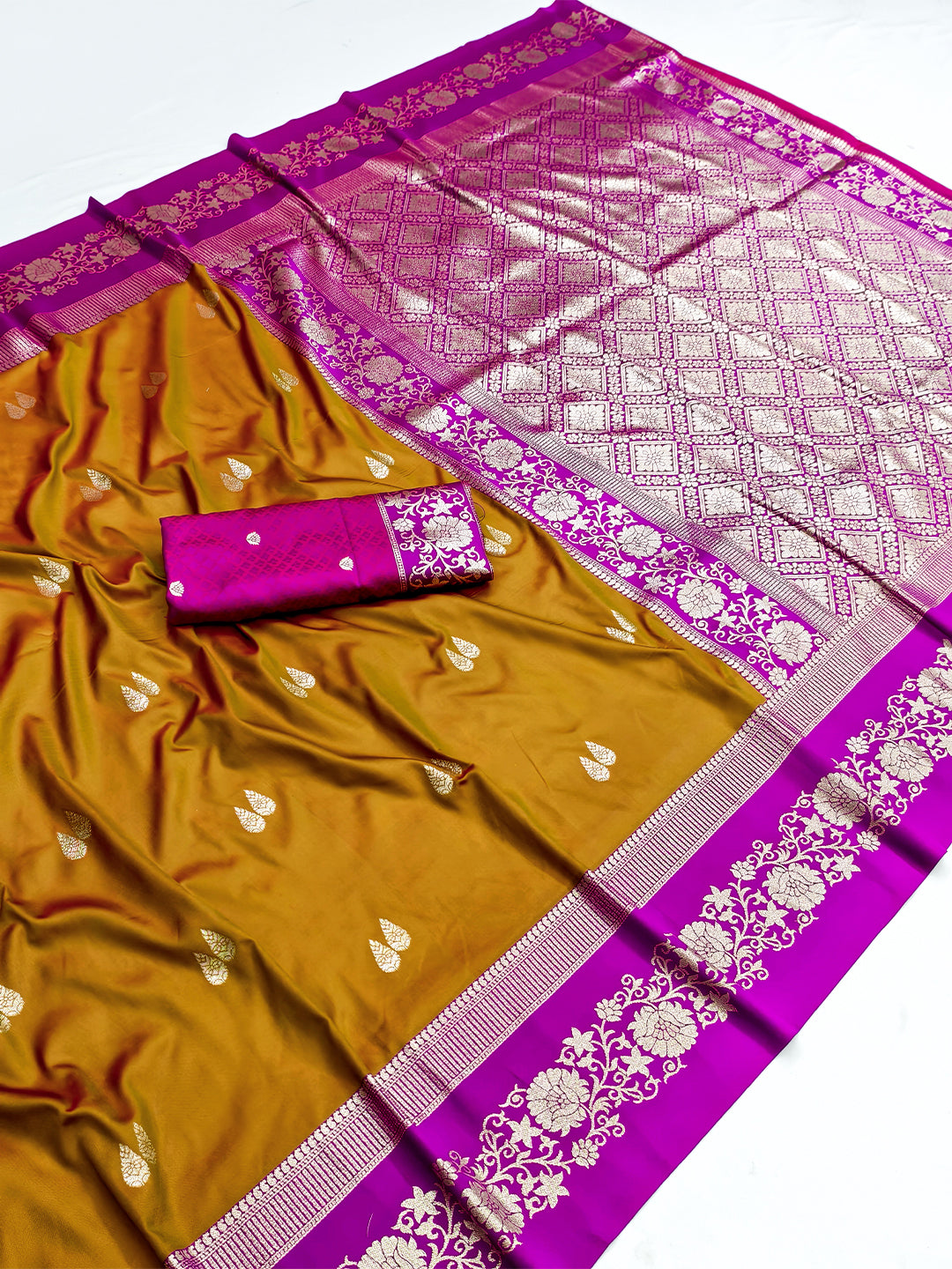 Women's Banarasi Silk Saree With Unstitched Blouse Piece