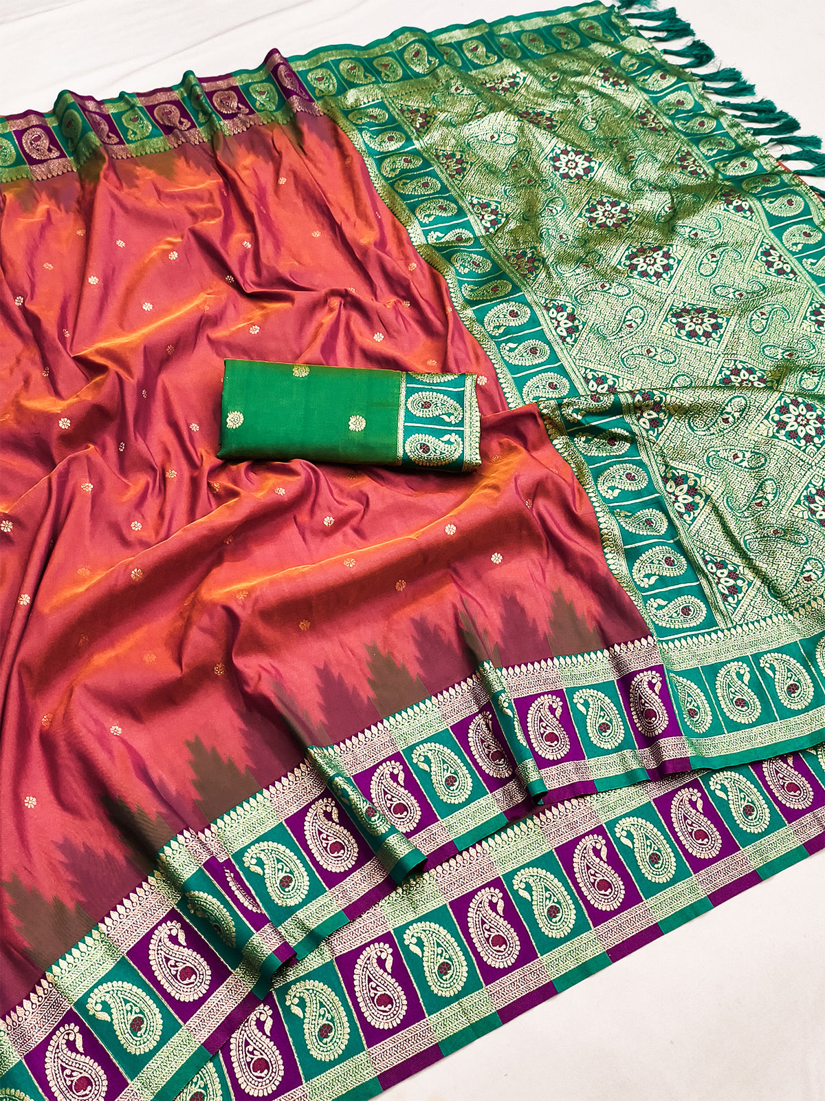 Women's Banarasi Silk Saree With Unstitched Blouse Piece