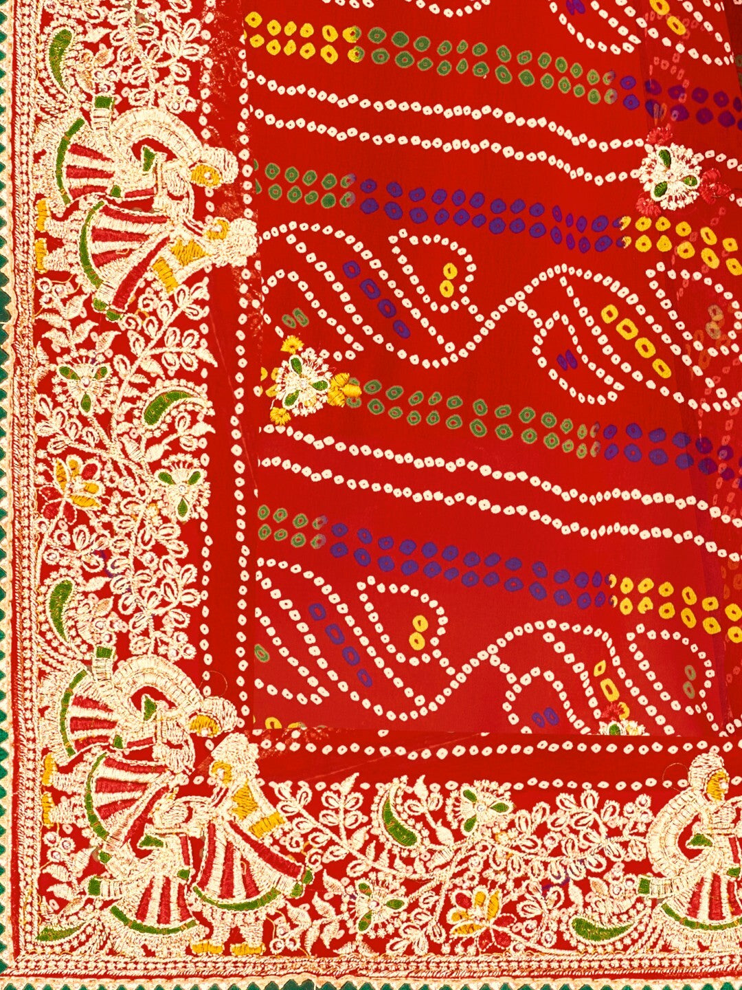 Women's Georgette Bandhani Saree With Unstitched Blouse Piece