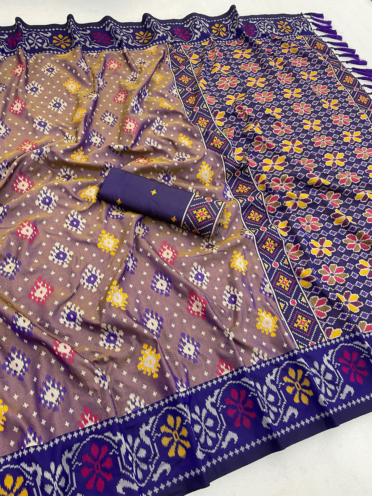 Women's Patola Silk Saree With Unstitched Blouse Piece