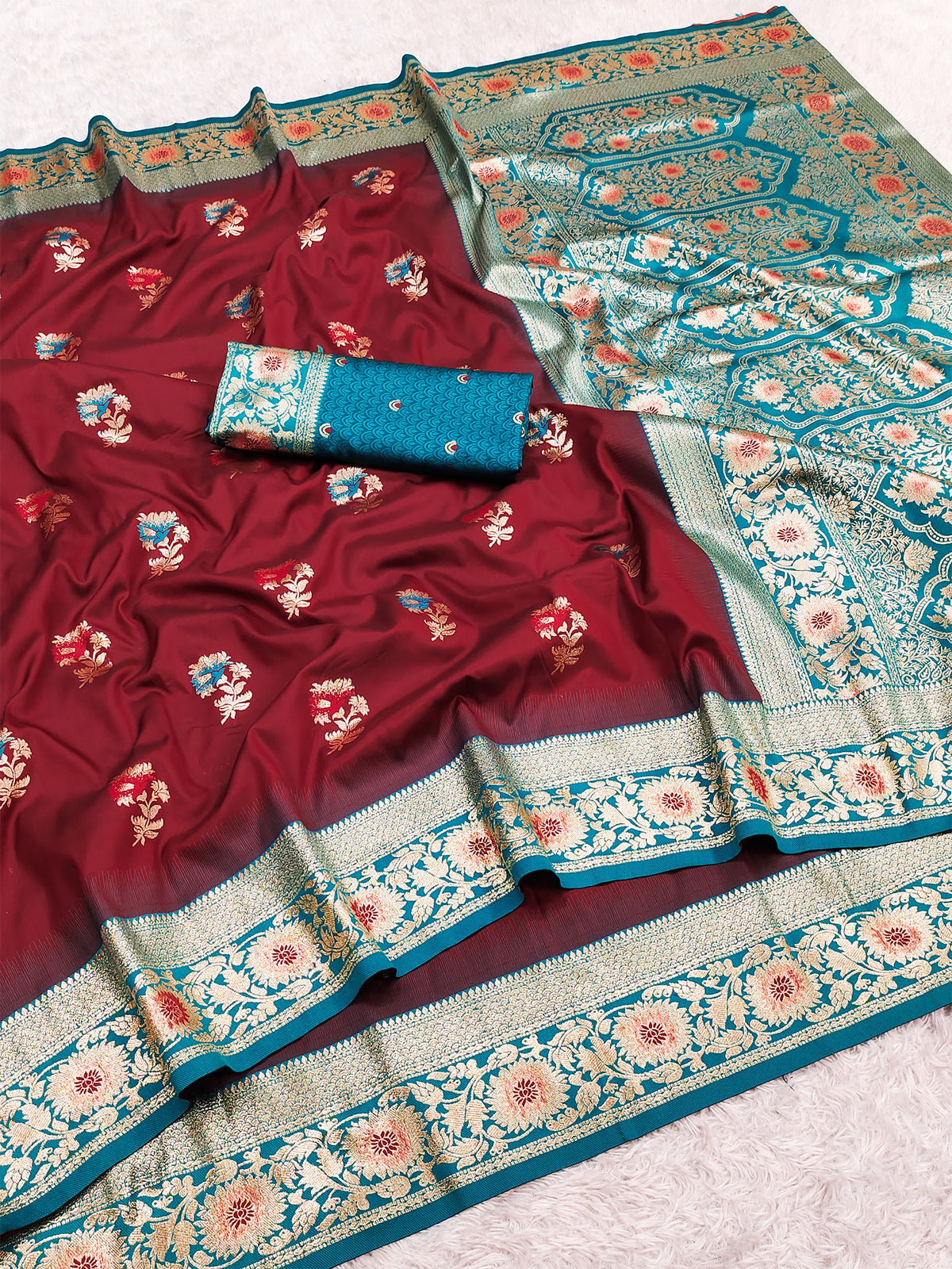Women's Banarasi Silk Saree With Unstitched Blouse Piece