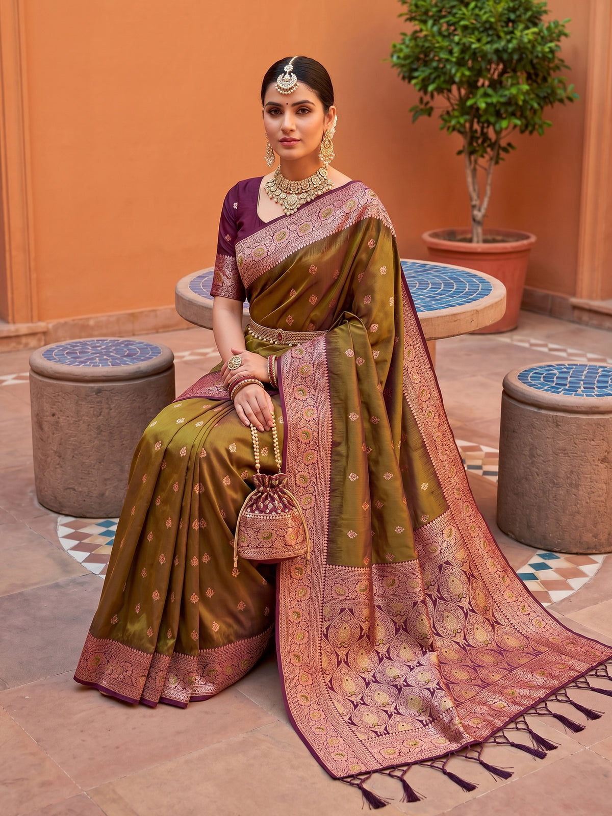 Women's Banarasi Silk Saree With Unstitched Blouse Piece