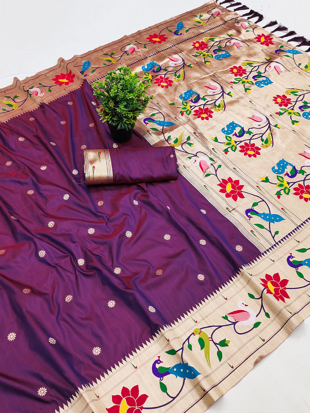 Women's Paithani Silk Saree With Unstitched Blouse Piece