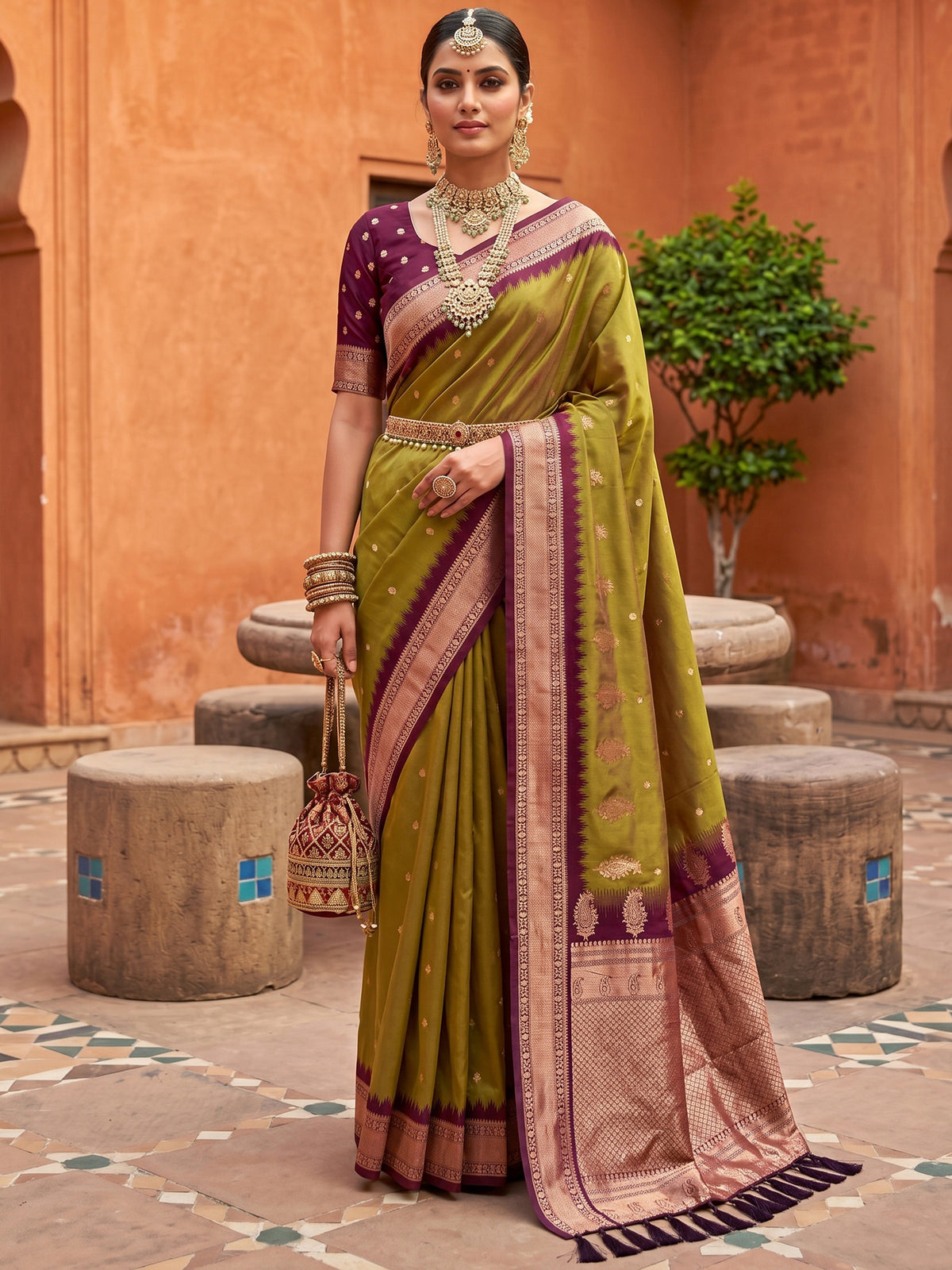 Women's Banarasi Silk Saree With Unstitched Blouse Piece