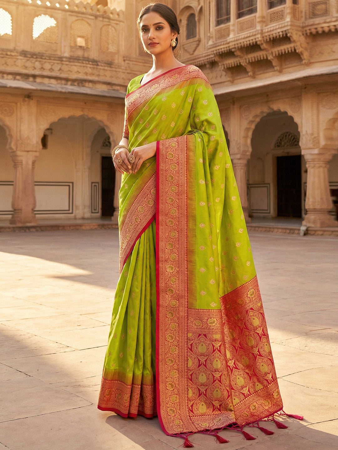 Women's Banarasi Silk Saree With Unstitched Blouse Piece