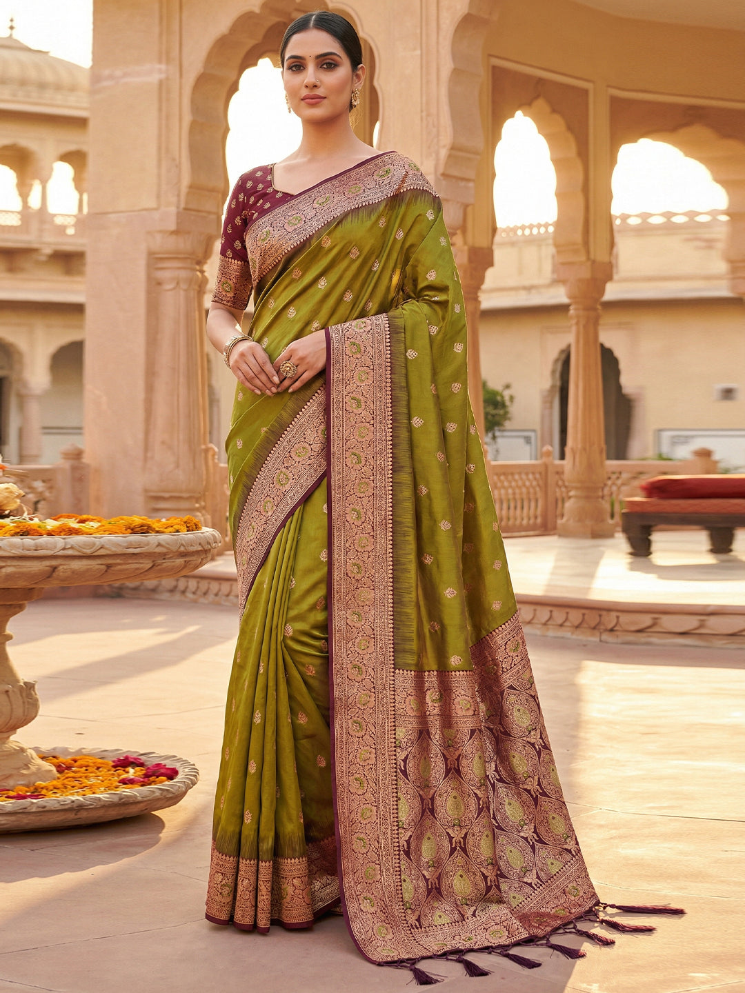 Women's Banarasi Silk Saree With Unstitched Blouse Piece