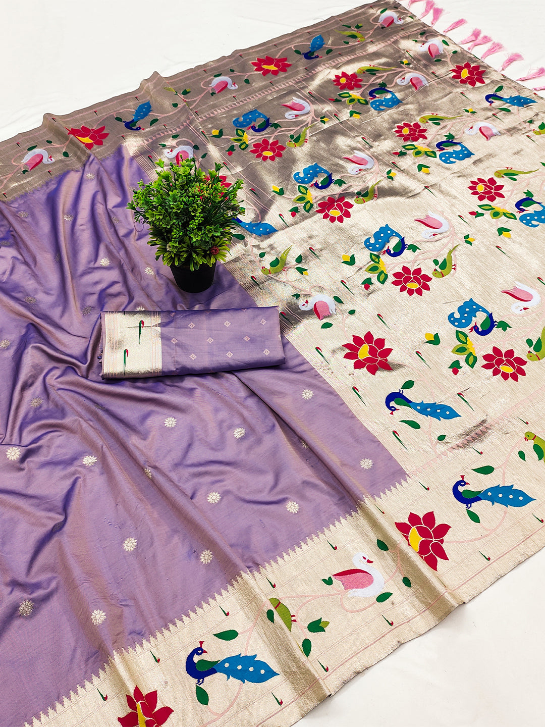 Women's Paithani Silk Saree With Unstitched Blouse Piece