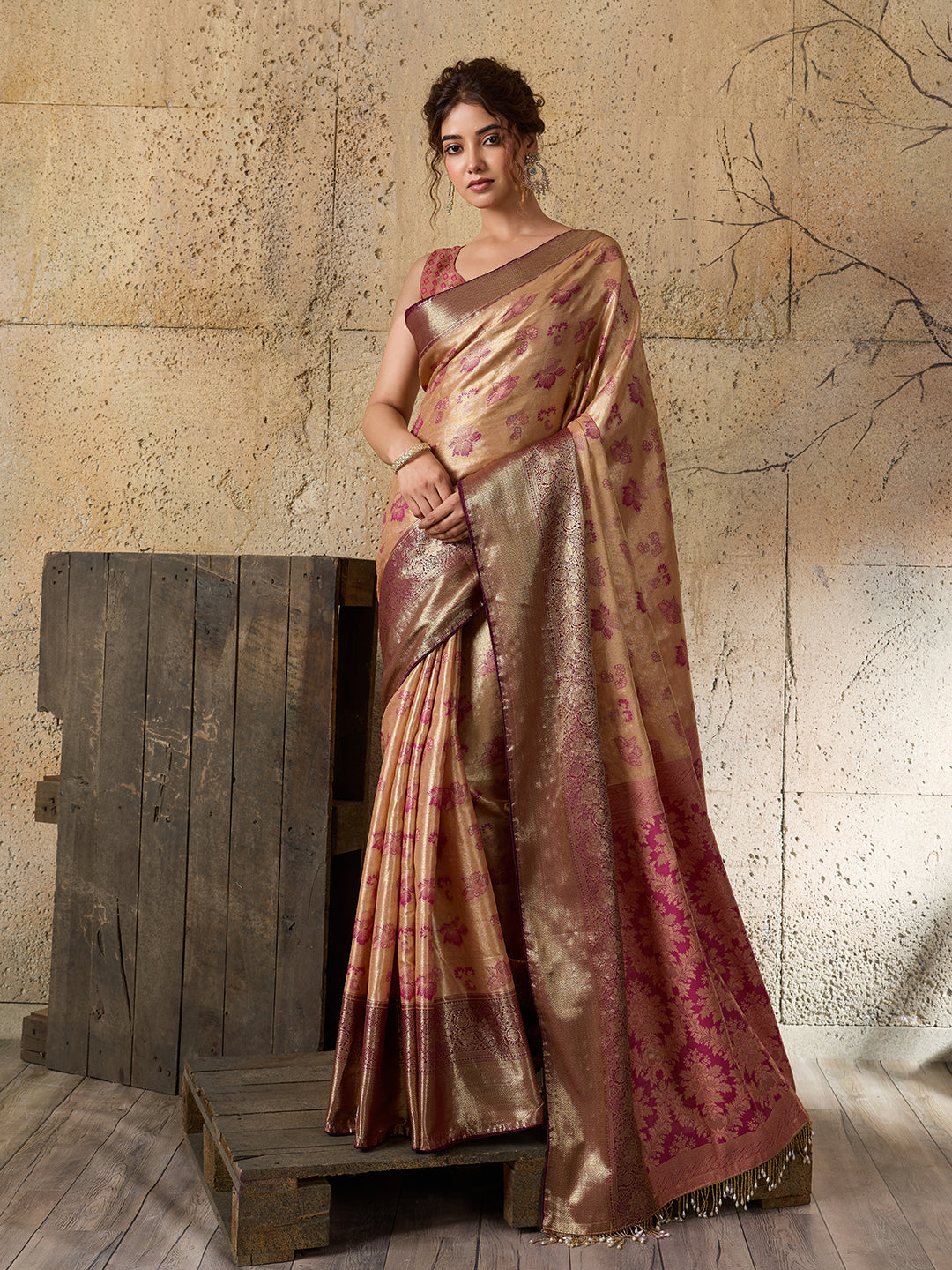Women's Kanjivaram Silk Saree With Unstitched Blouse Piece