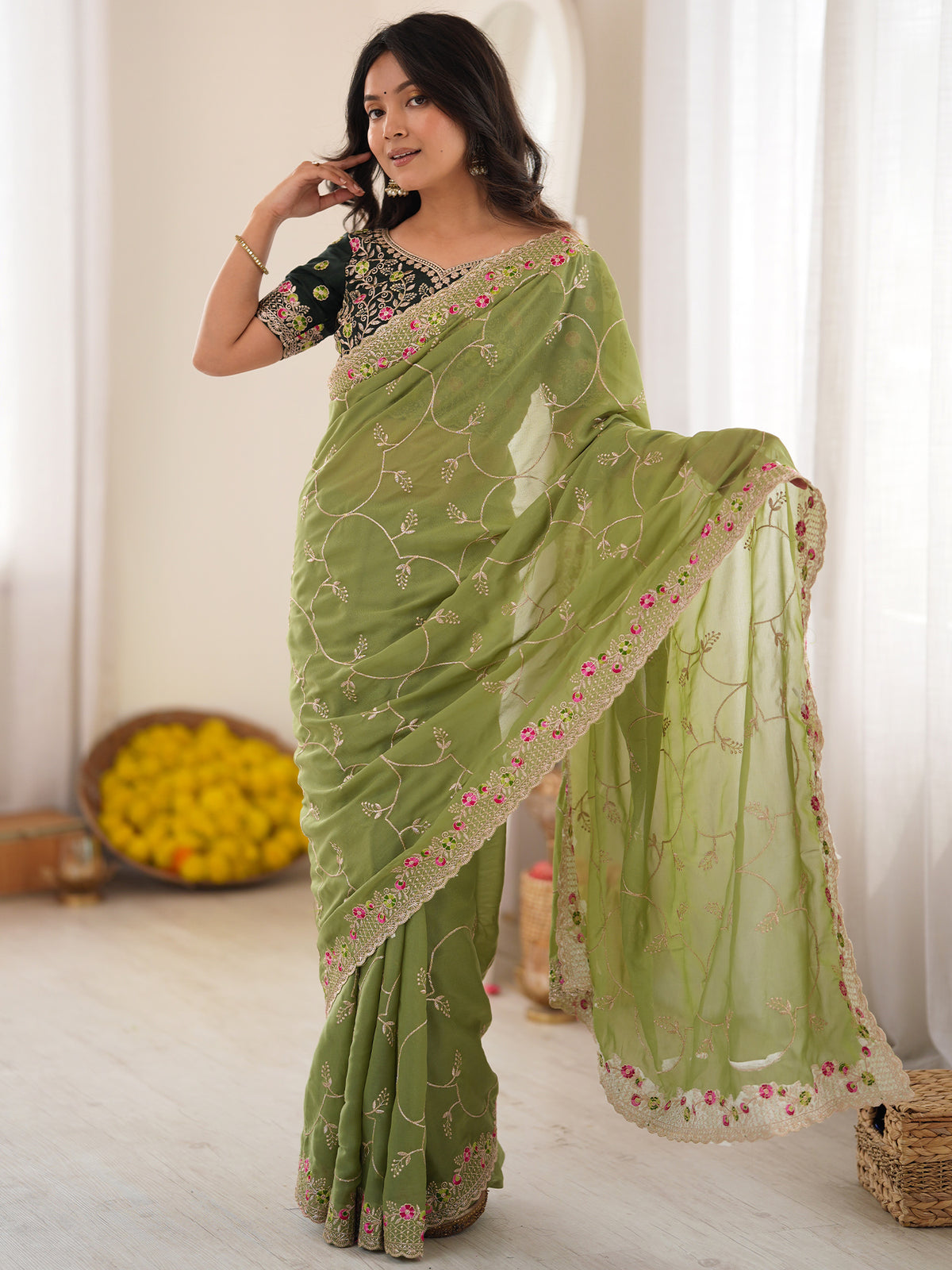 Women's Georgette Saree With Unstitched Blouse Piece