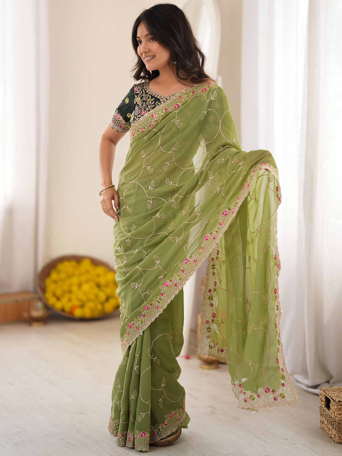 Women's Georgette Saree With Unstitched Blouse Piece