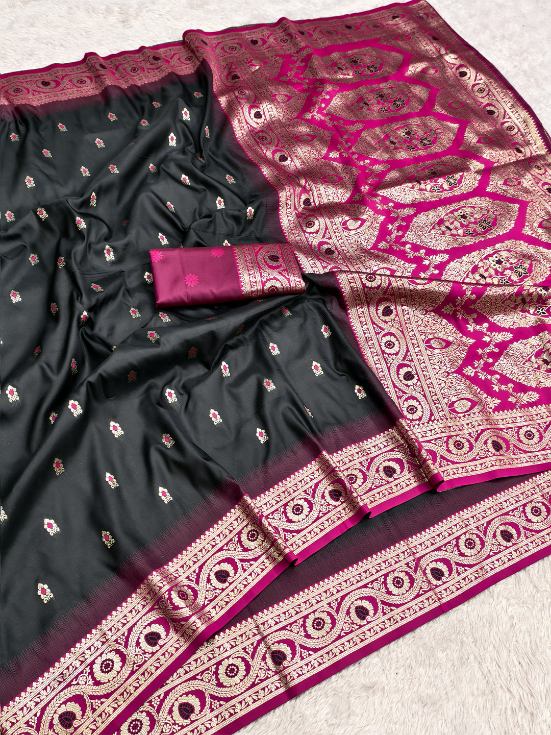 Women's Banarasi Silk Saree With Unstitched Blouse Piece
