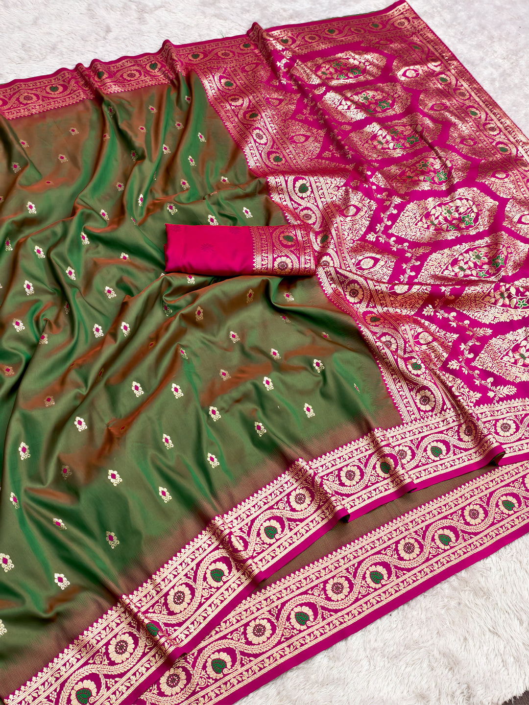 Women's Banarasi Silk Saree With Unstitched Blouse Piece