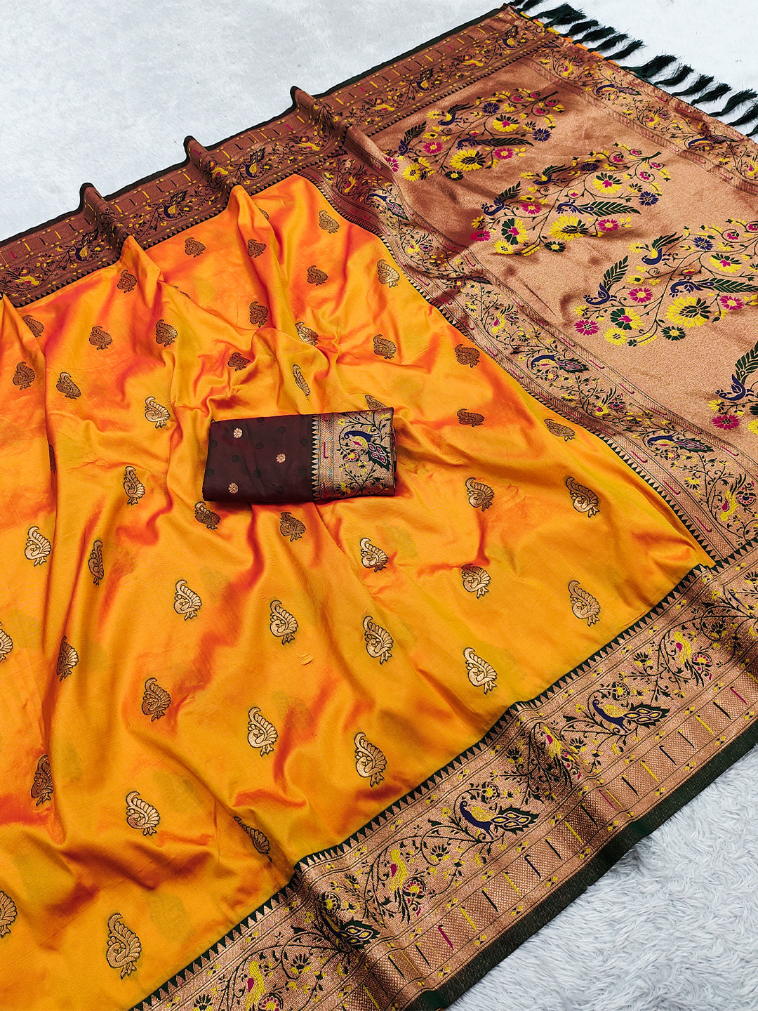 Women's Paithani Silk Saree With Unstitched Blouse Piece