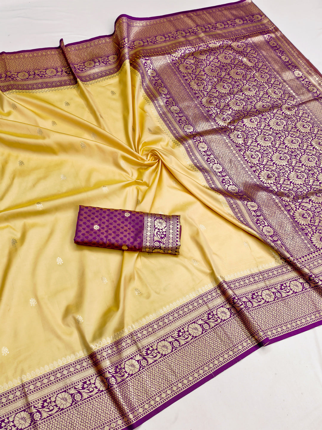 Women's Banarasi Silk Saree With Unstitched Blouse Piece