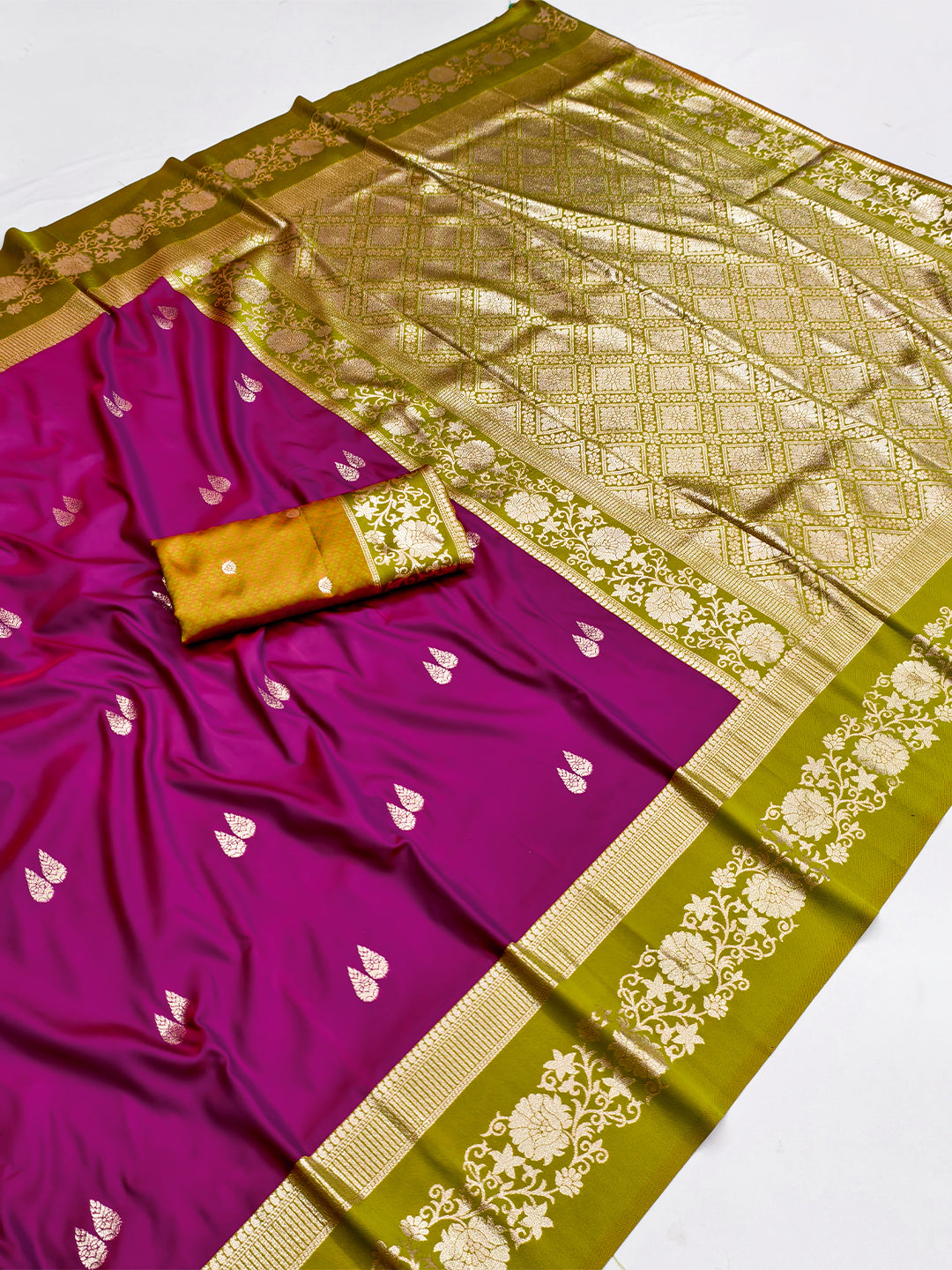 Women's Banarasi Silk Saree With Unstitched Blouse Piece