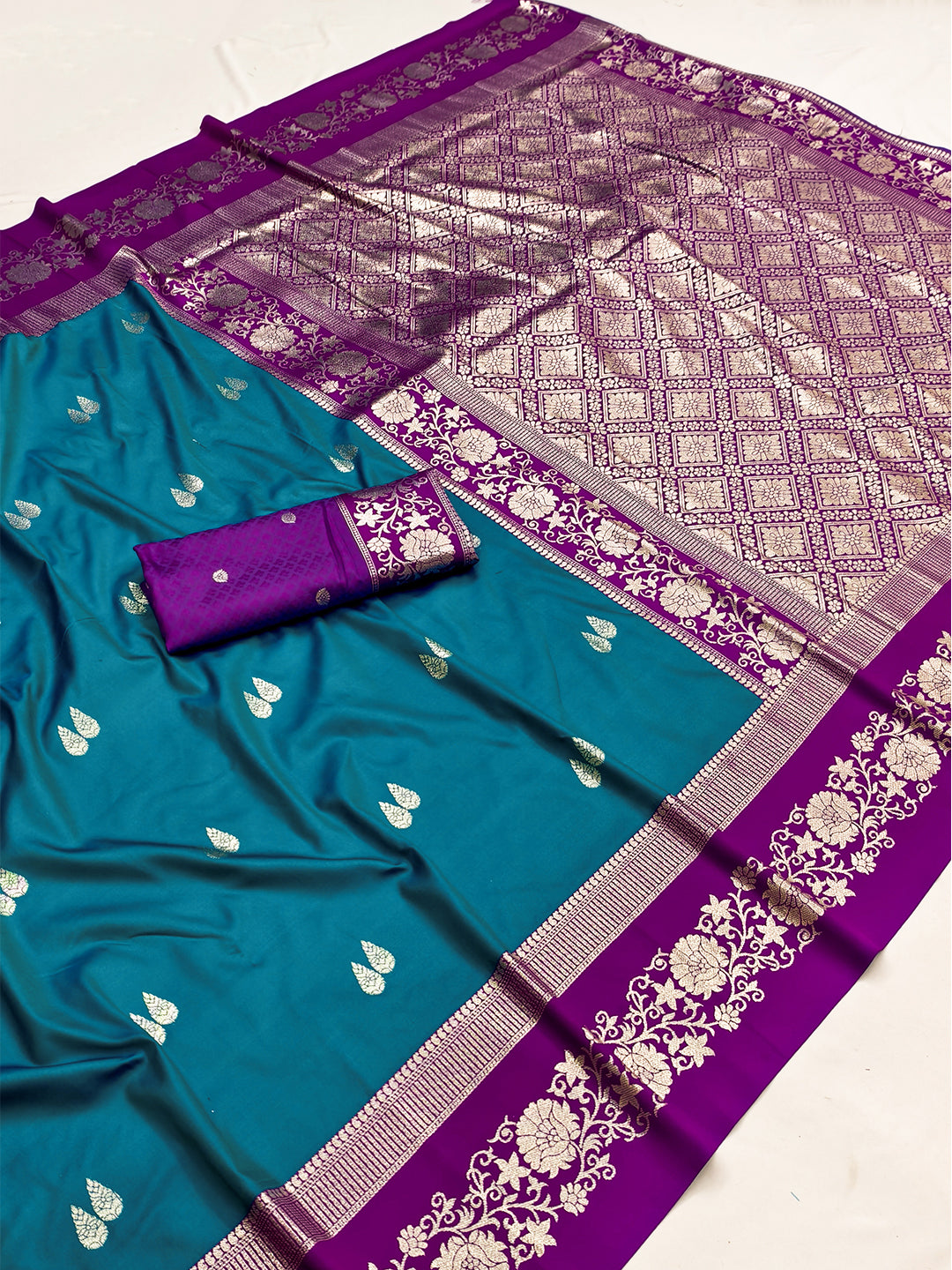 Women's Banarasi Silk Saree With Unstitched Blouse Piece