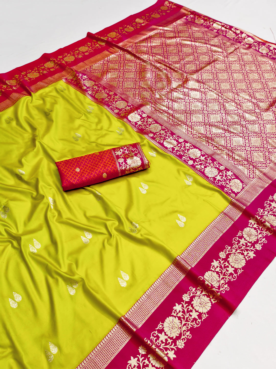 Women's Banarasi Silk Saree With Unstitched Blouse Piece