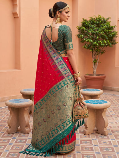 Women's Banarasi Silk Saree With Unstitched Blouse Piece
