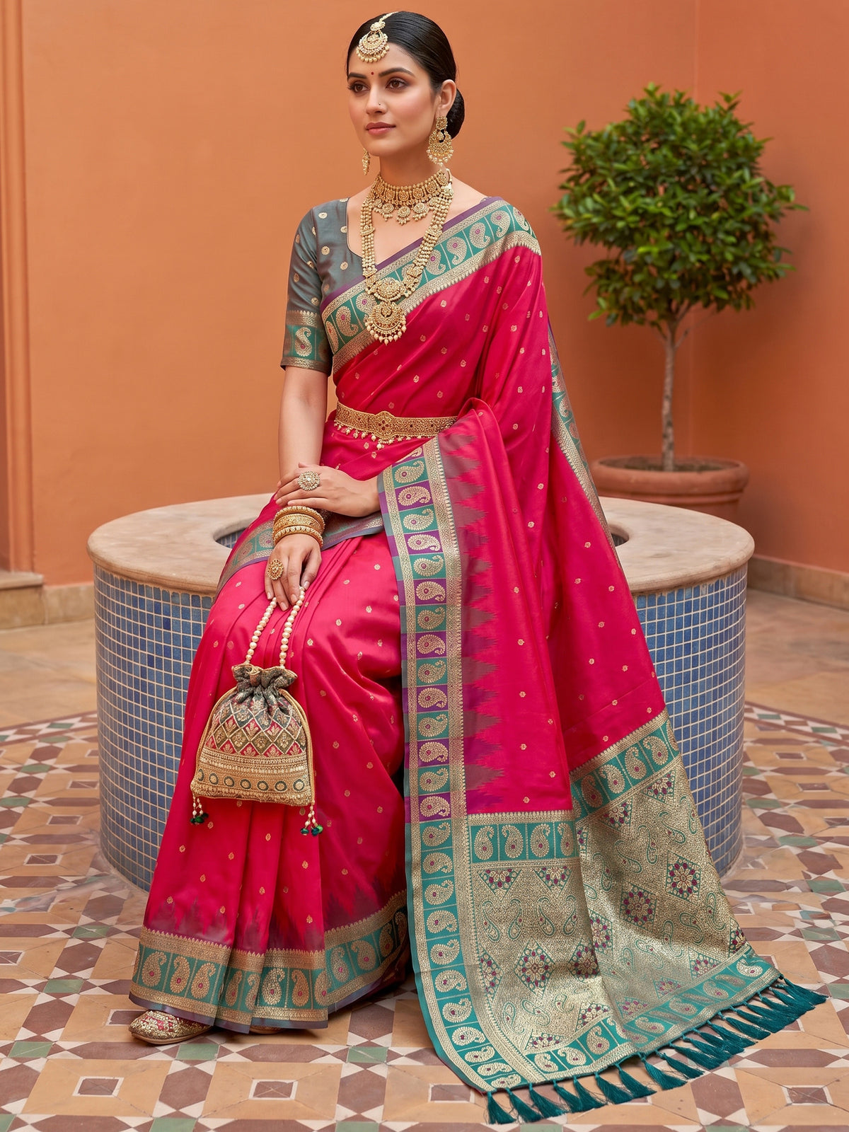 Women's Banarasi Silk Saree With Unstitched Blouse Piece