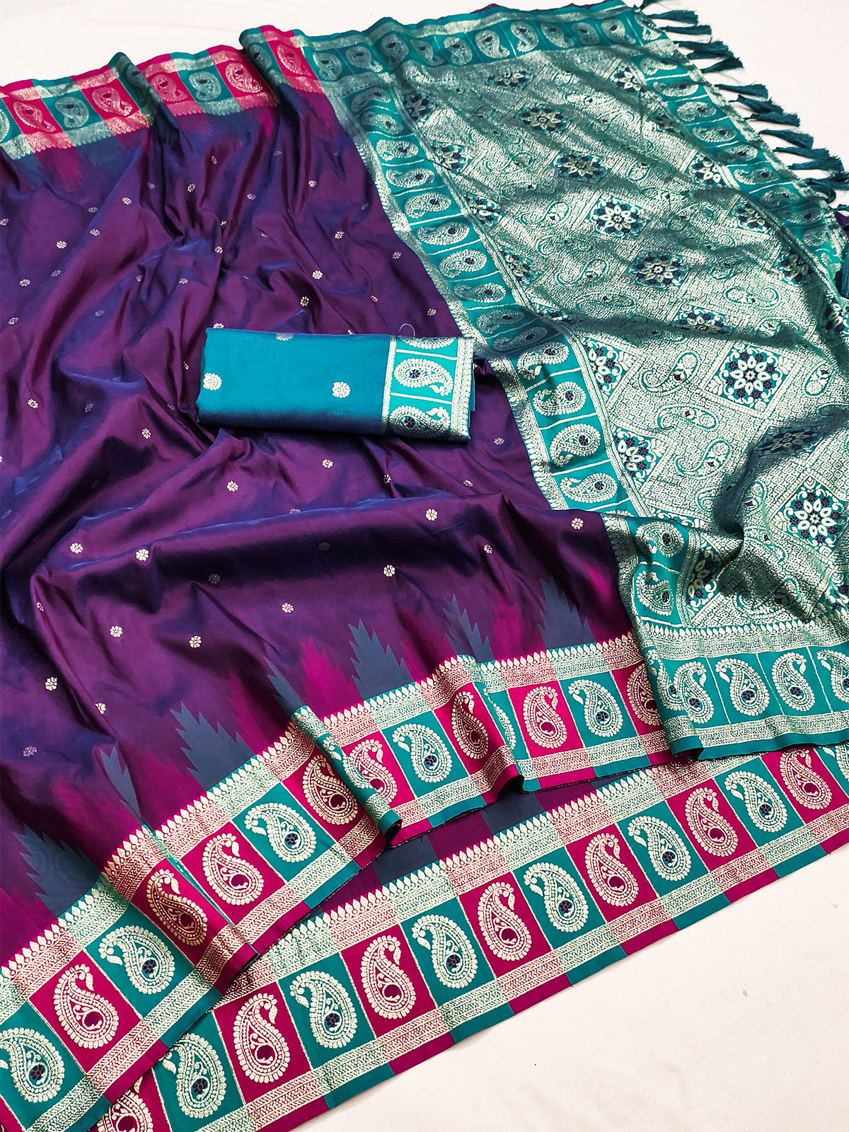Women's Banarasi Silk Saree With Unstitched Blouse Piece