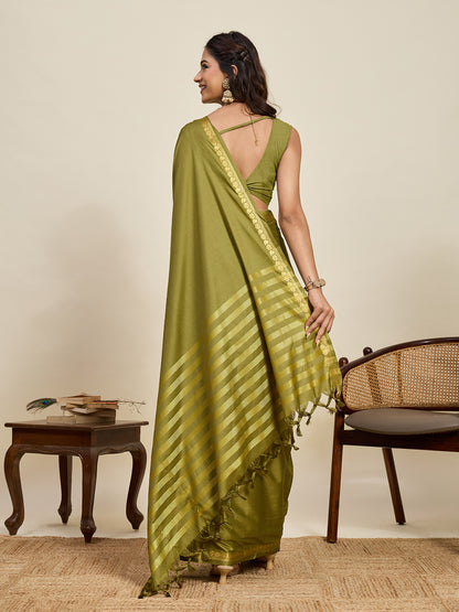 Women's Soft Silk Saree With Unstitched Blouse Piece