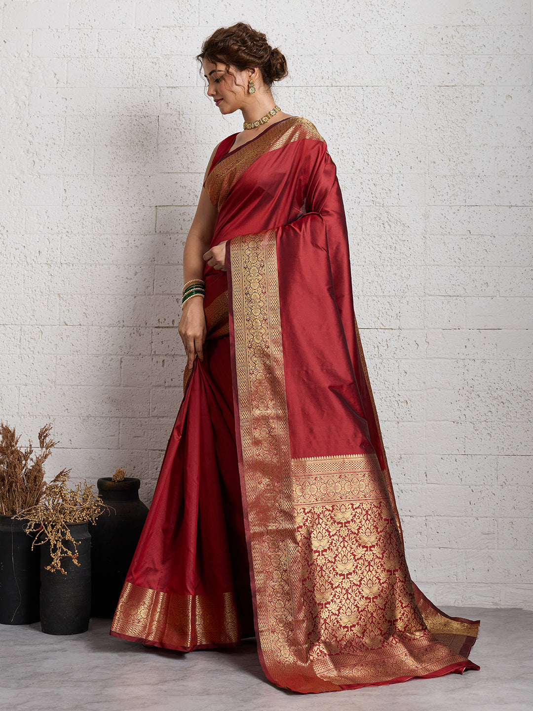 Women's Banarasi Silk Saree With Unstitched Blouse Piece