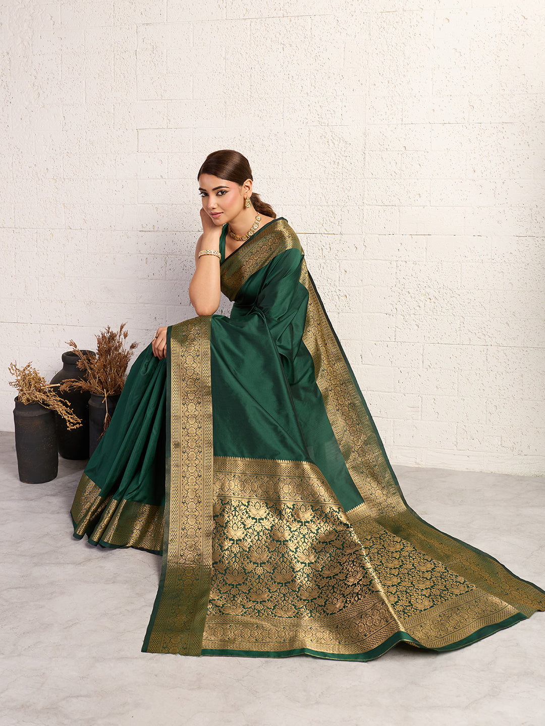 Women's Banarasi Silk Saree With Unstitched Blouse Piece