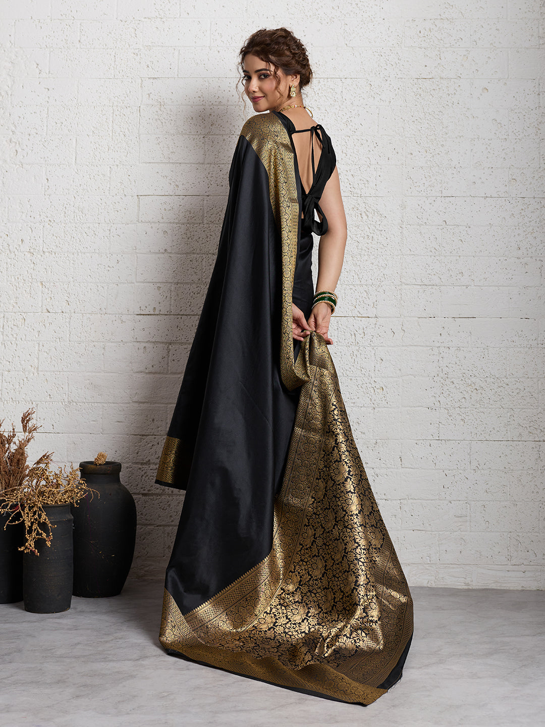 Women's Banarasi Silk Saree With Unstitched Blouse Piece