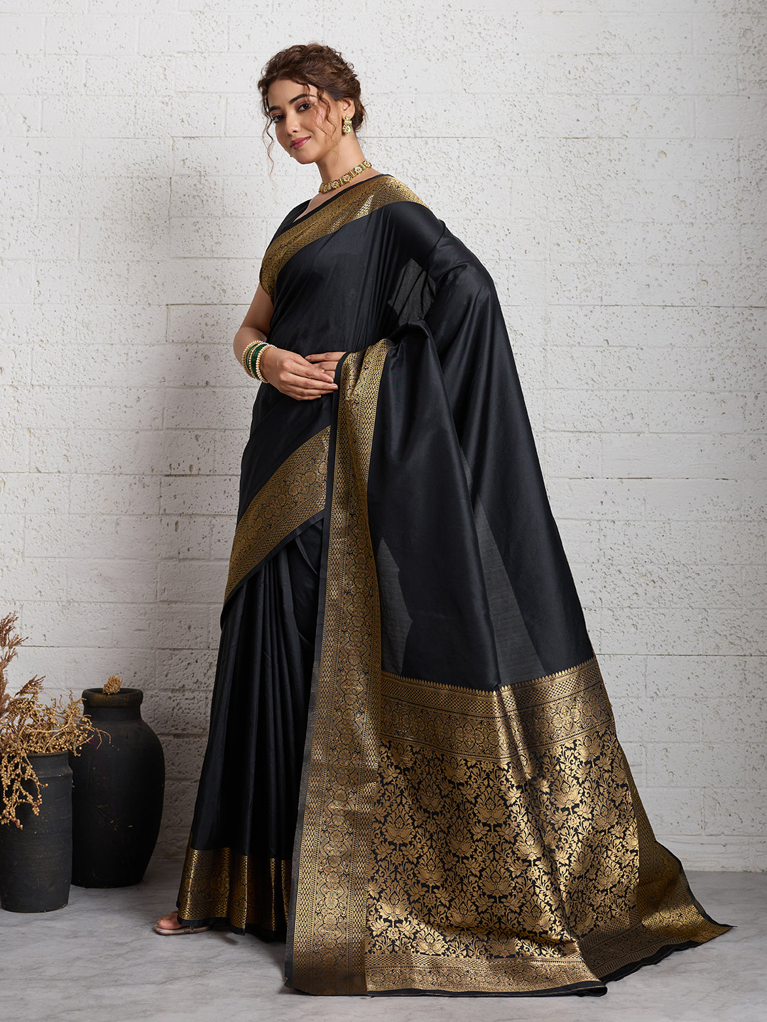 Women's Banarasi Silk Saree With Unstitched Blouse Piece