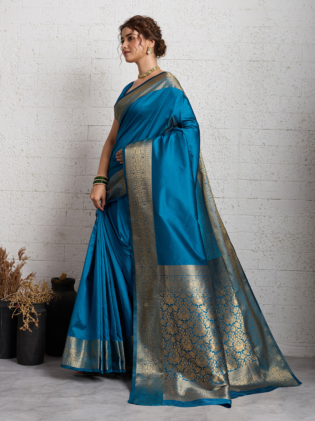 Women's Banarasi Silk Saree With Unstitched Blouse Piece