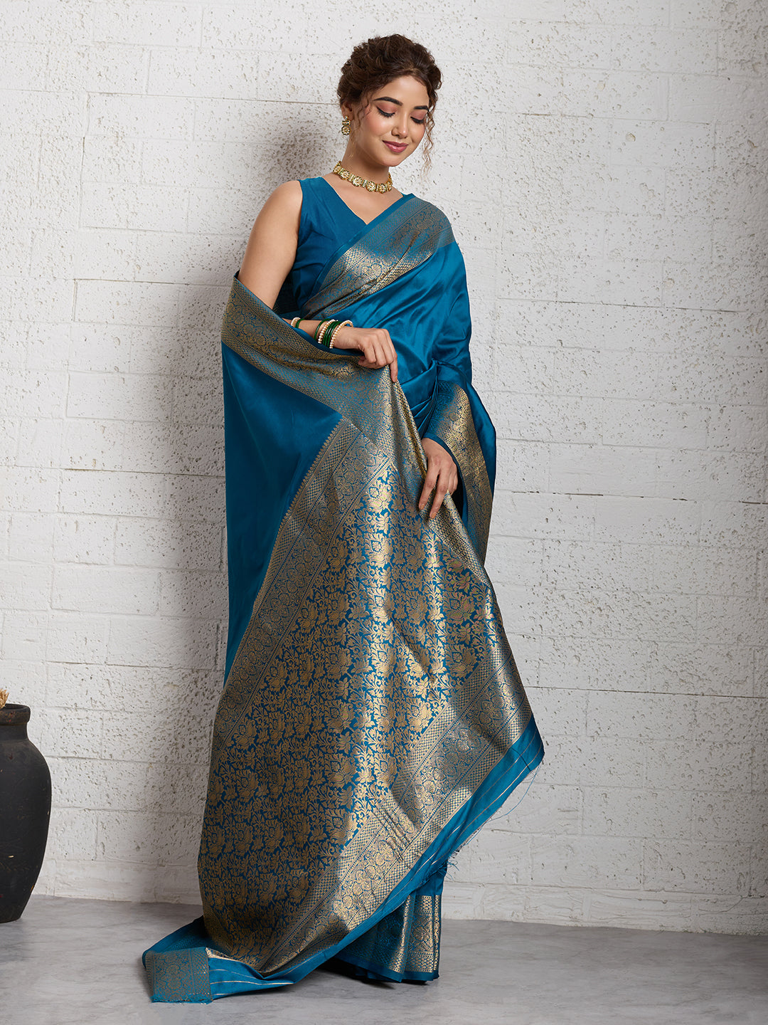 Women's Banarasi Silk Saree With Unstitched Blouse Piece