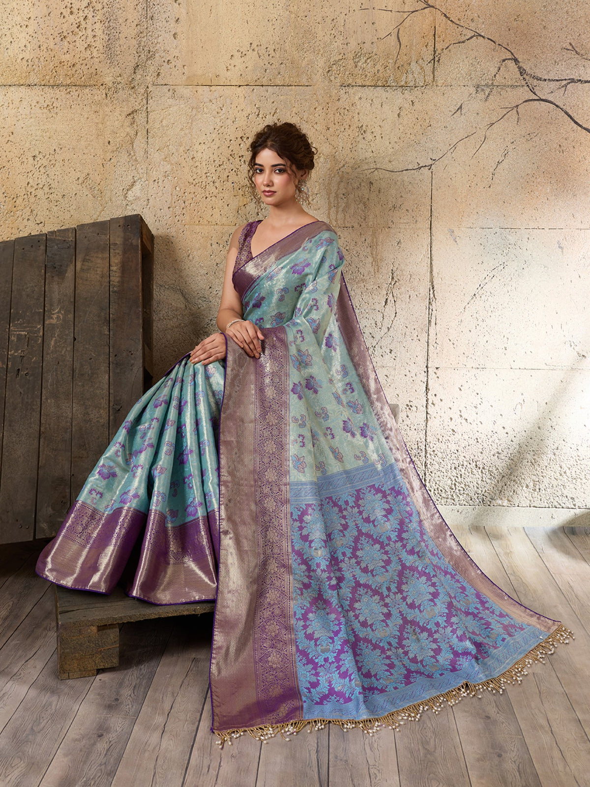 Women's Kanjivaram Silk Saree With Unstitched Blouse Piece