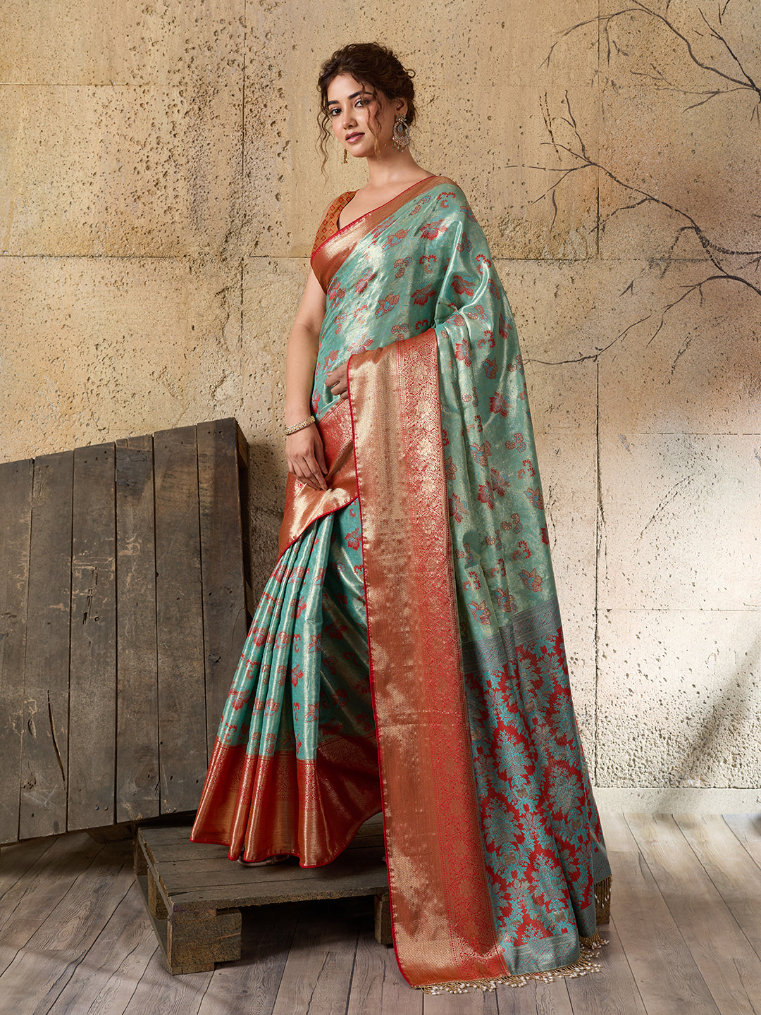 Women's Kanjivaram Silk Saree With Unstitched Blouse Piece