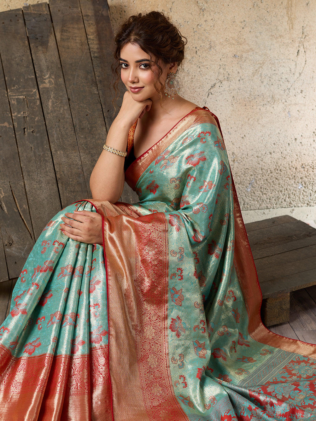 Women's Kanjivaram Silk Saree With Unstitched Blouse Piece