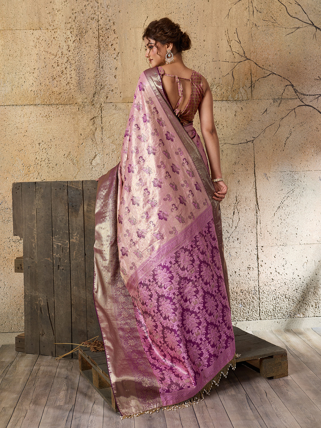 Women's Kanjivaram Silk Saree With Unstitched Blouse Piece