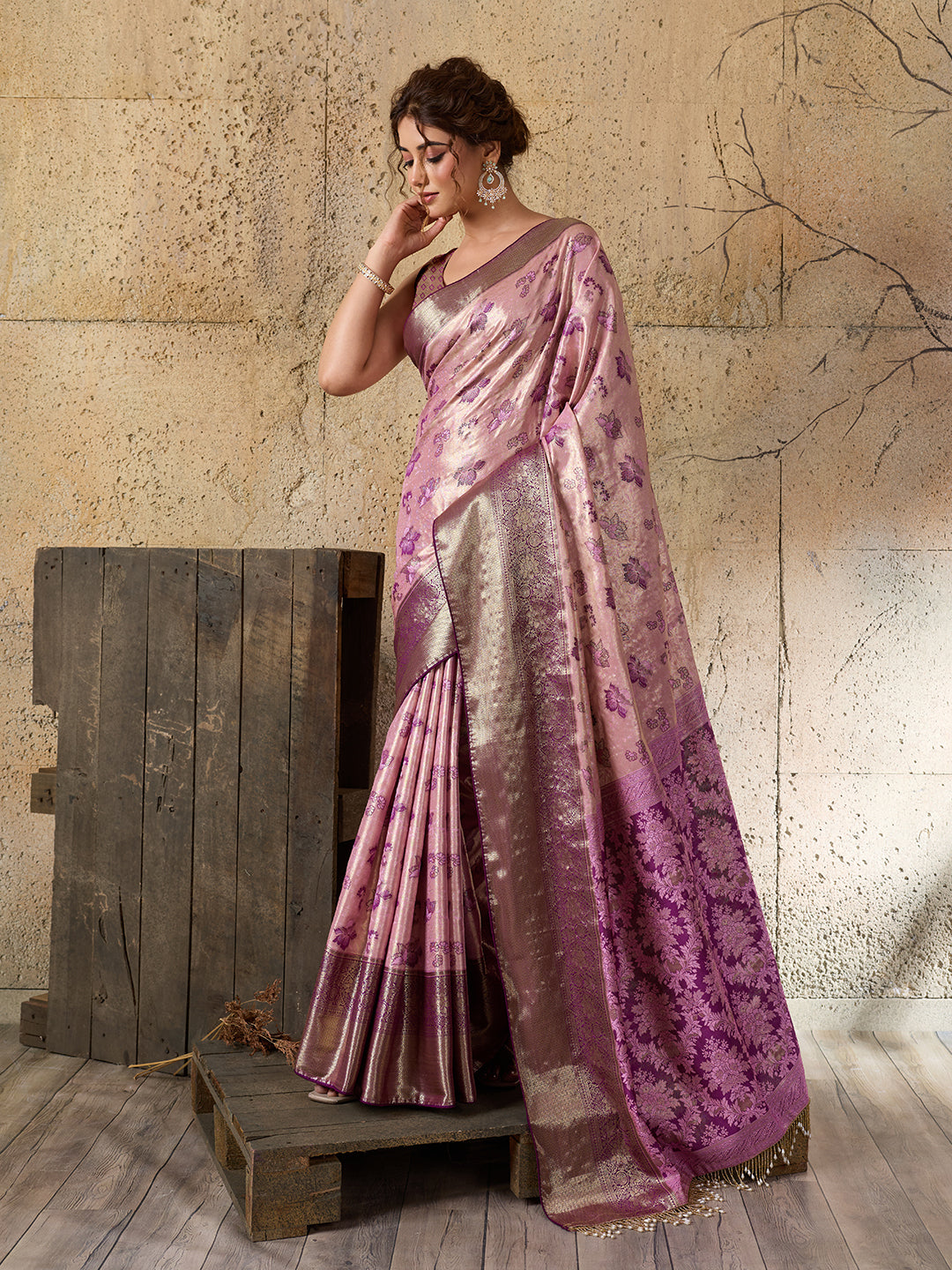 Women's Kanjivaram Silk Saree With Unstitched Blouse Piece