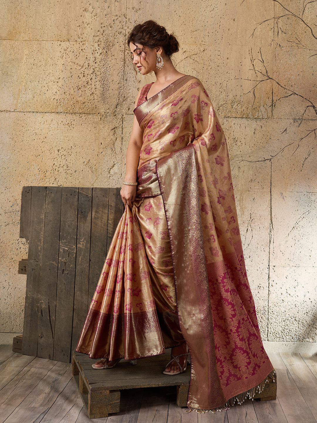 Women's Kanjivaram Silk Saree With Unstitched Blouse Piece