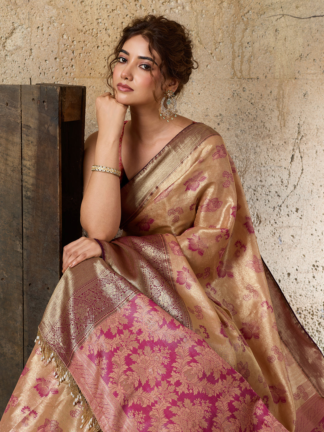 Women's Kanjivaram Silk Saree With Unstitched Blouse Piece