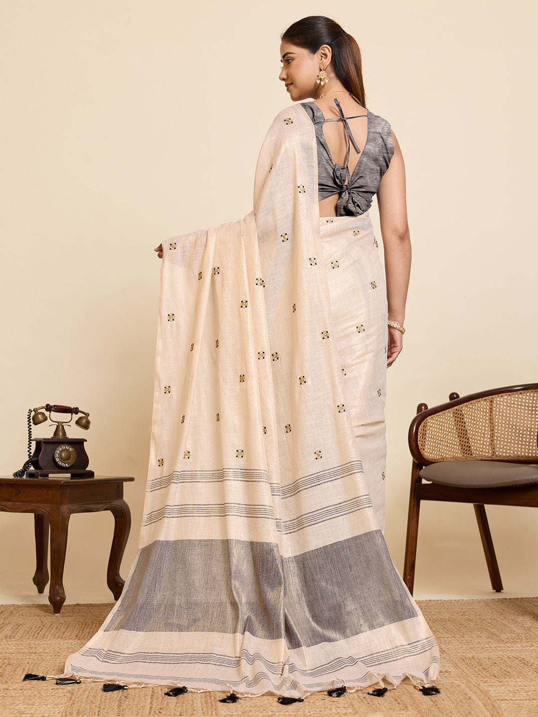 Women's Linen Saree With Unstitched Blouse Piece
