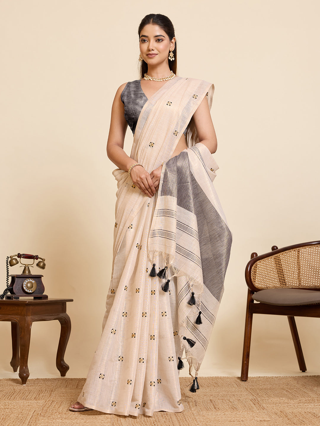 Women's Linen Saree With Unstitched Blouse Piece