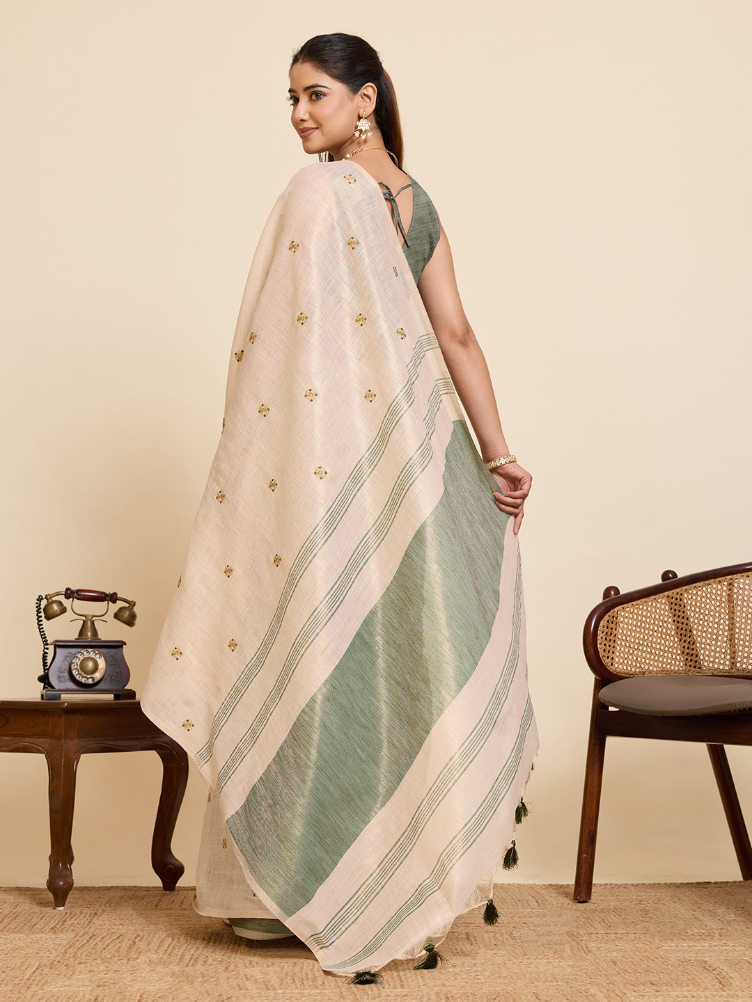 Women's Linen Saree With Unstitched Blouse Piece