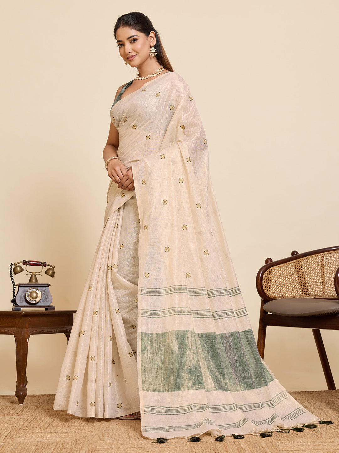 Women's Linen Saree With Unstitched Blouse Piece