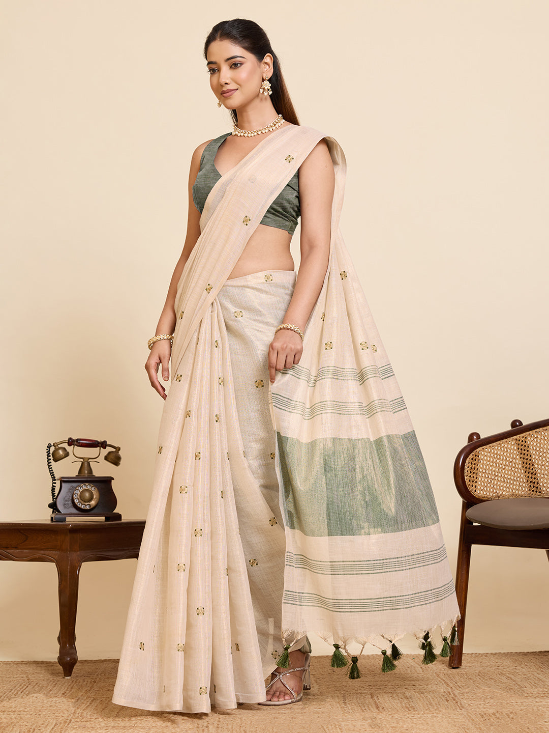 Women's Linen Saree With Unstitched Blouse Piece